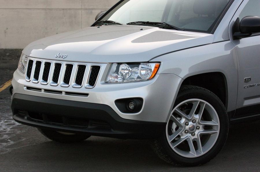 Jeep Compass 2011 года  (фото 38 из 97)